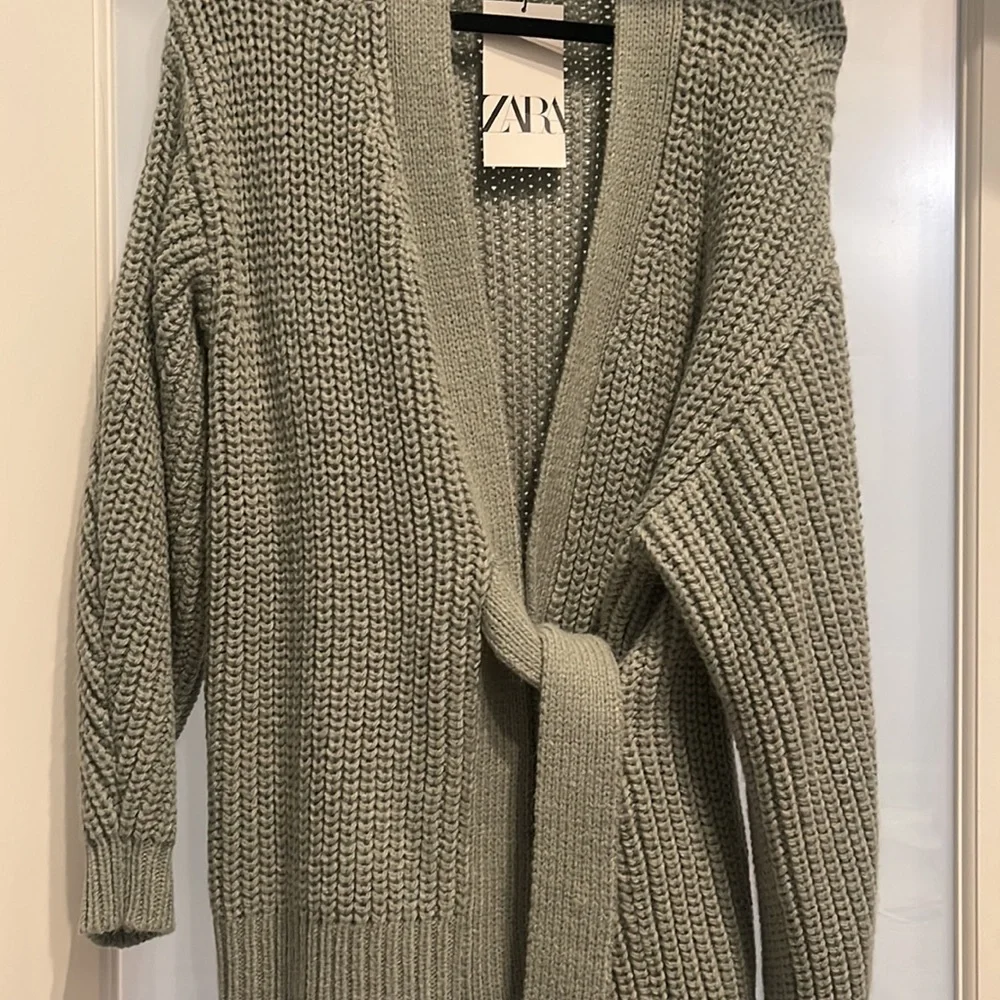 Zara Sweater - Picture 3 of 3